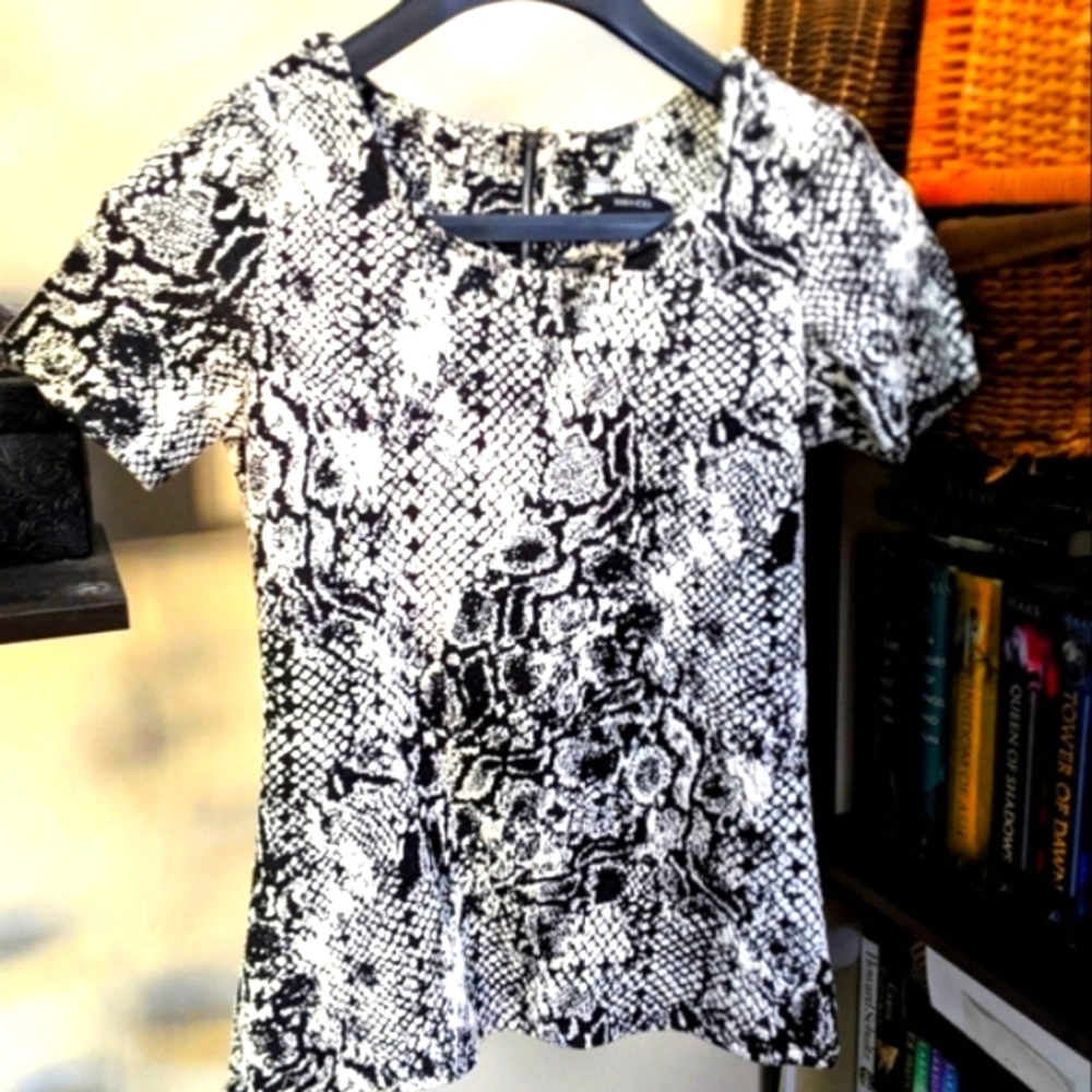 🌷2/18$🌷Peplum Snakeskin Pattern Shirt 💖